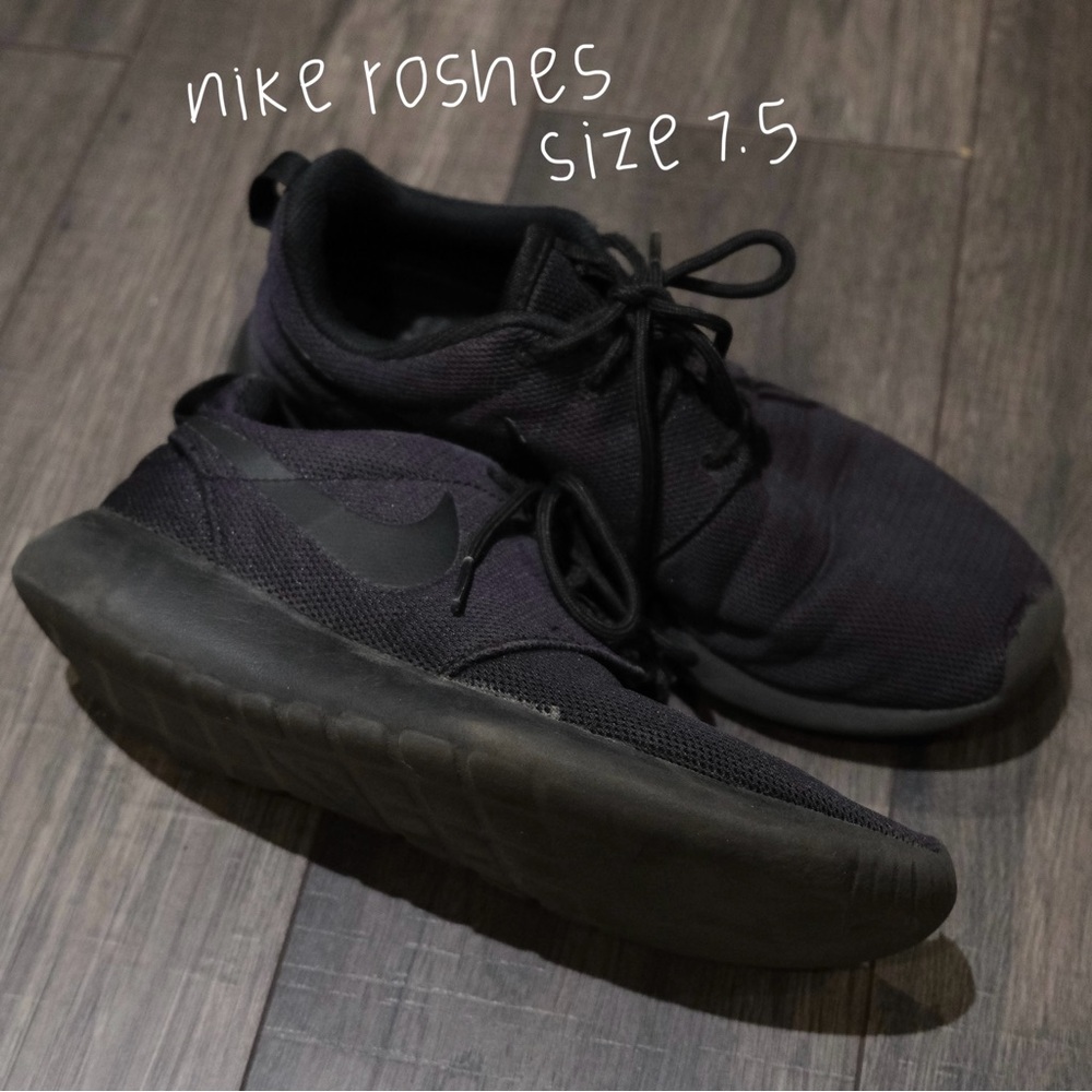 🖤 Black Nike Roshe One Sneakers – Lightweight & Comfy – Women’s Size 7.5